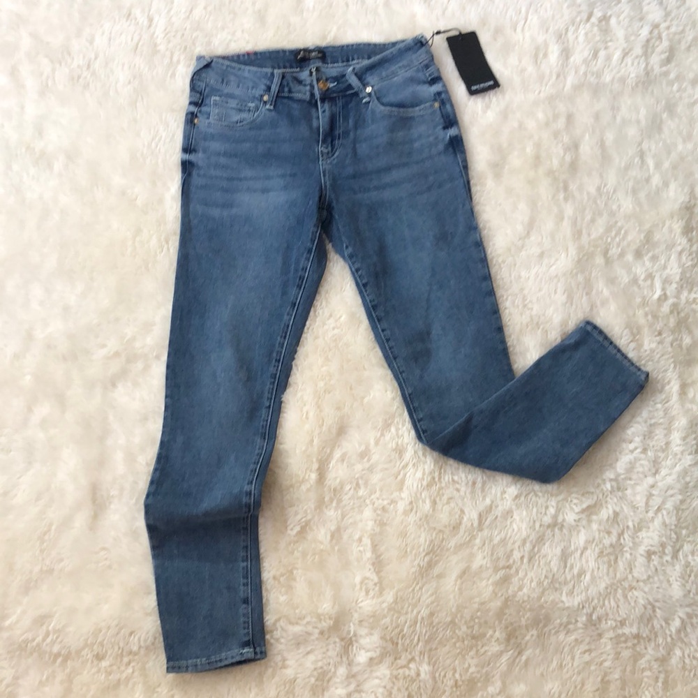 True Religion Jennie Mid Rise Curvy Skinny Jeans Capri
